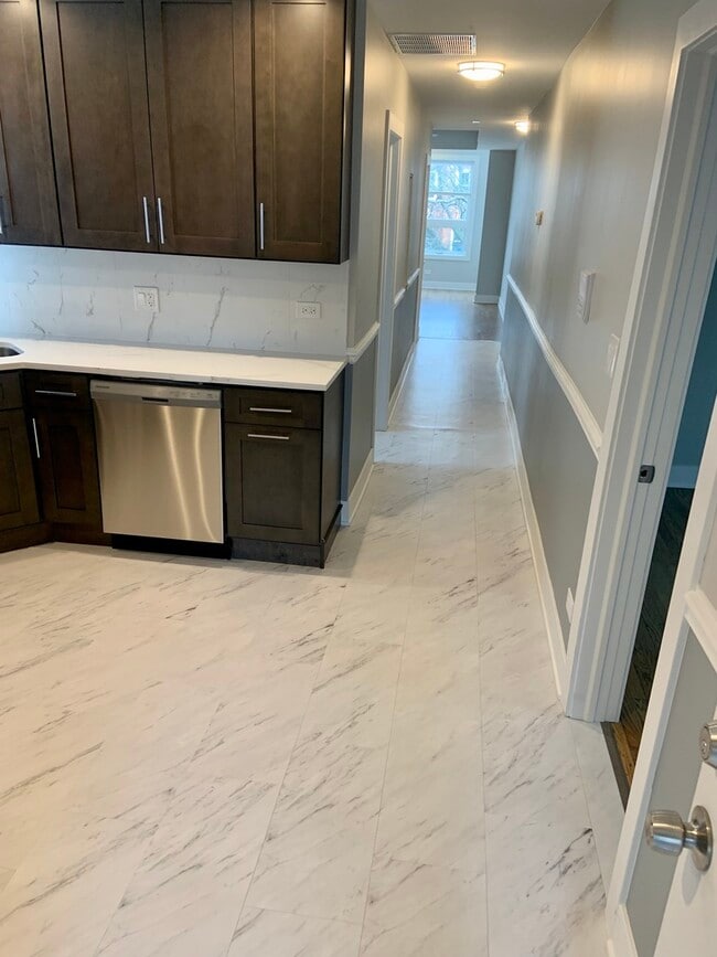 Foto del edificio - 3349 N Springfield Ave