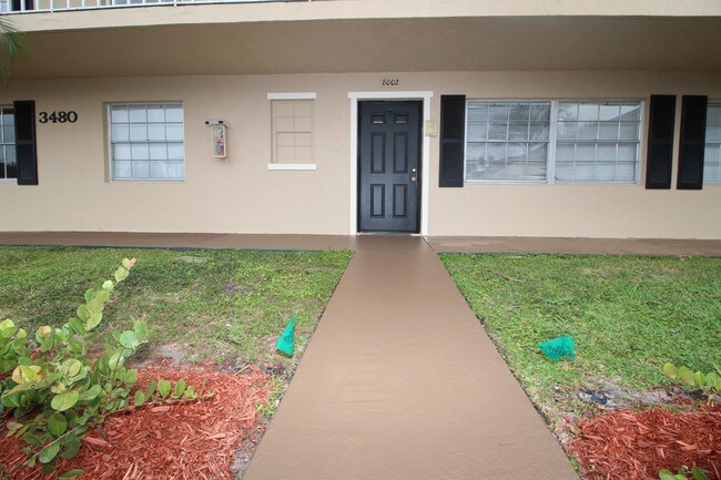 Foto del edificio - 3480  Summer Street 8017
