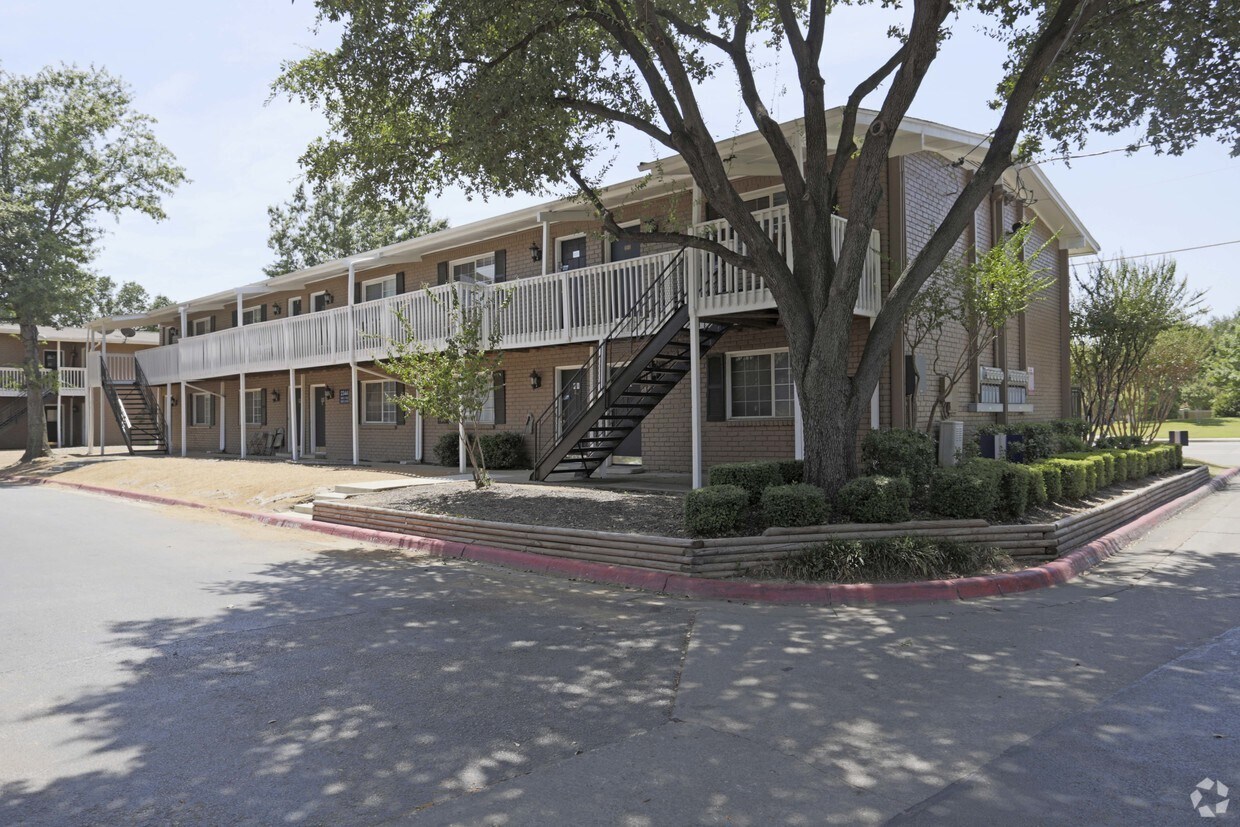 MacArthur Place at 183 Apartment Alquileres en Irving, TX