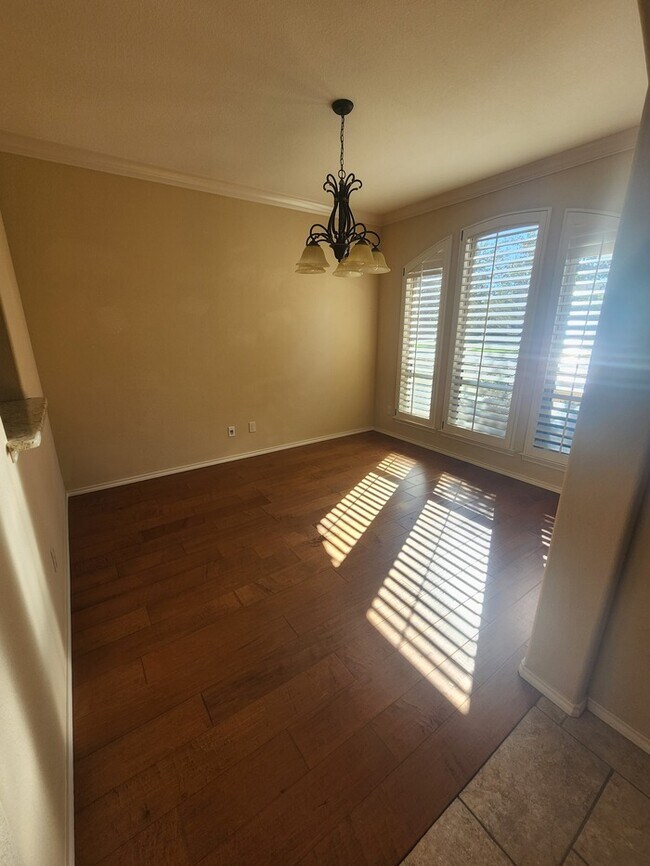 Foto del edificio - 3 bed 2 bath patio home, 3 car garage!