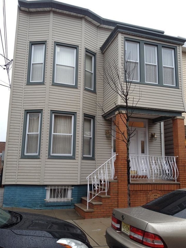Primary Photo - 906 20th St