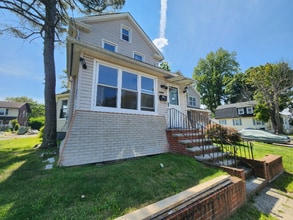 Building Photo - 1404 Monroe Ave