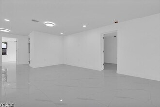 Building Photo - 356 New York Dr