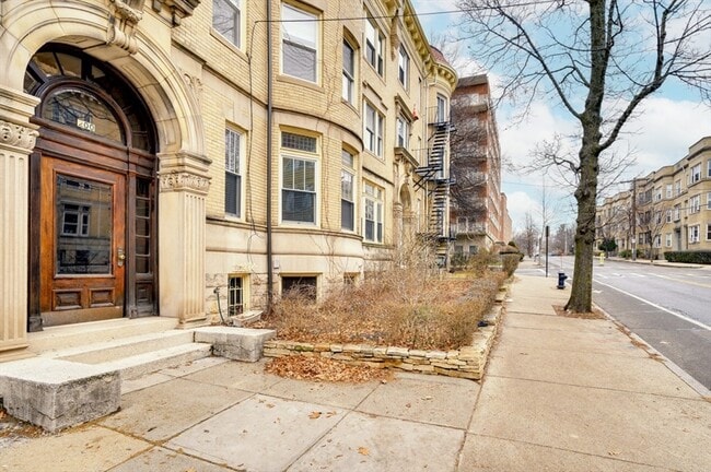 Building Photo - 200 Saint Paul St