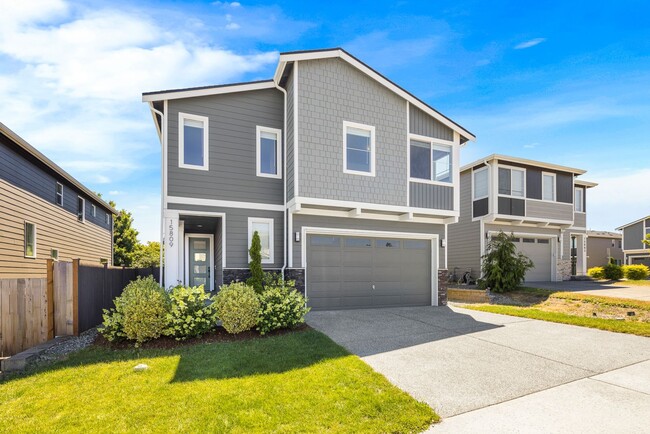 Building Photo - Simply Gorgeous 5 Bedroom 3 Bath Newer Con...