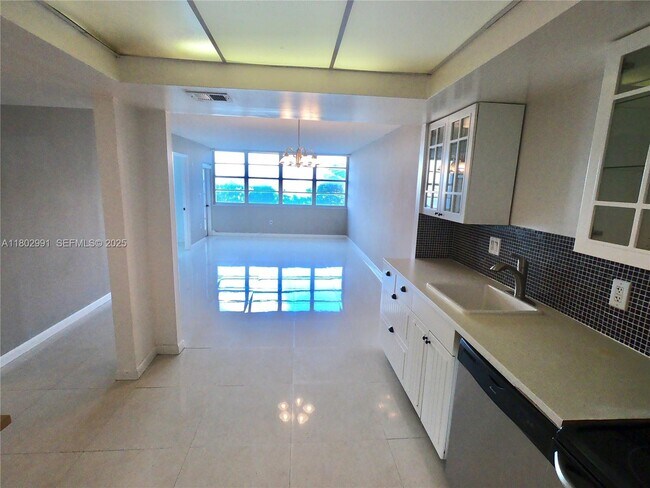 Foto del edificio - 1301 NE Miami Gardens Dr