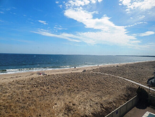 Foto del edificio - 1 Seacliff Ave