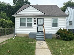 Building Photo - 7711 Greenview Ave