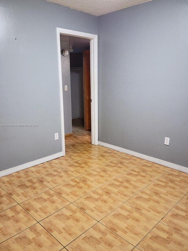 Foto del edificio - 3253 Foxcroft Rd