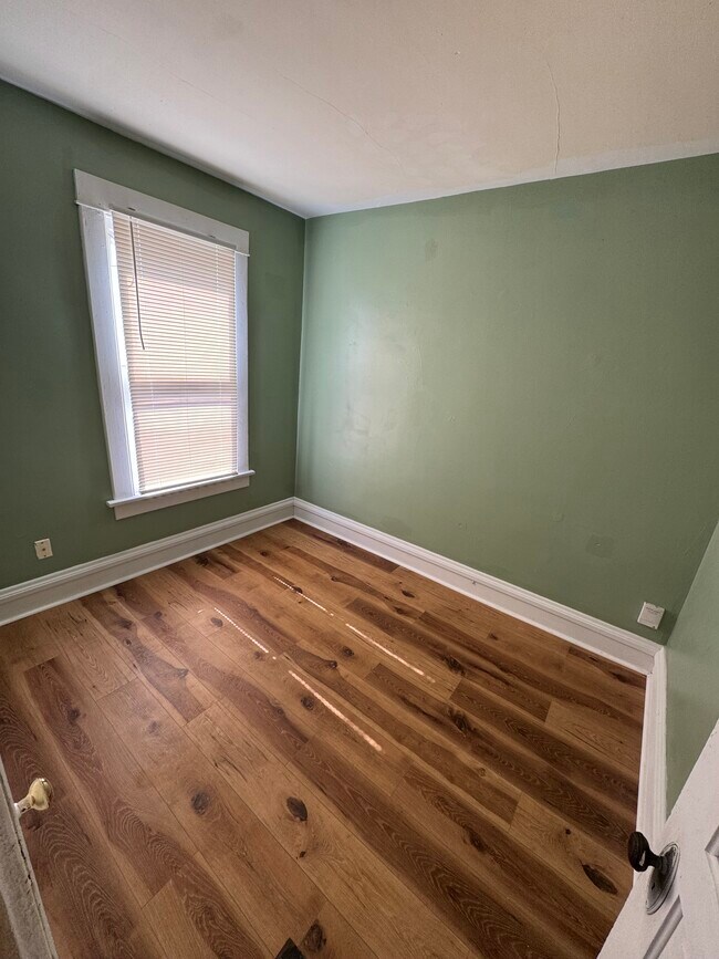 bedroom 3 - 2212 Farnam St