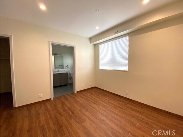Foto del edificio - 953 Normandie Ave