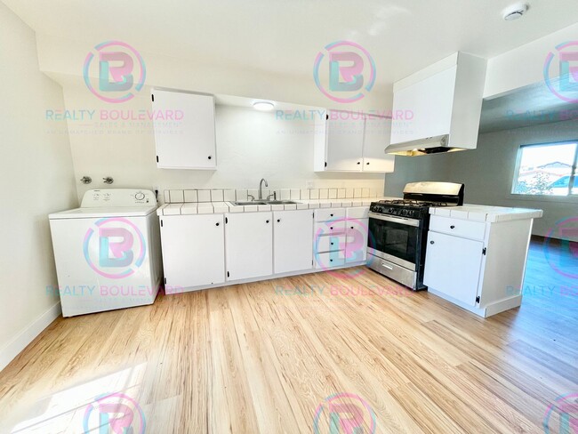 Building Photo - Charming 2-Bedroom Home with Amenities and...