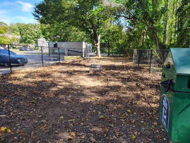 Building Photo - 600 Reusens Rd