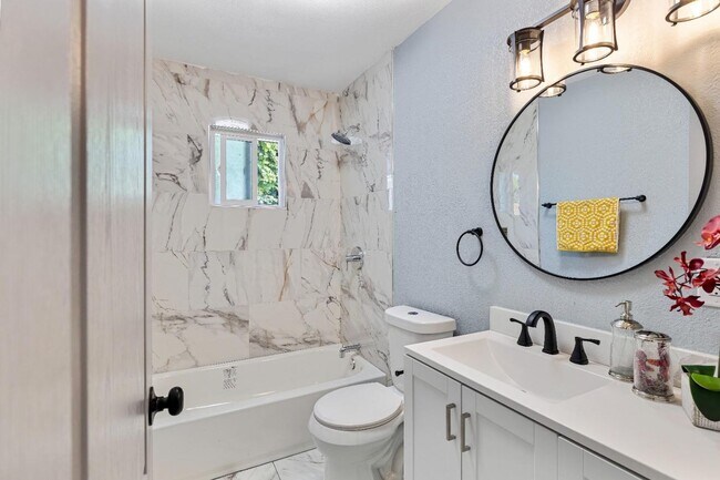 Foto del edificio - Stunning 1 Story Home Professionally Remod...