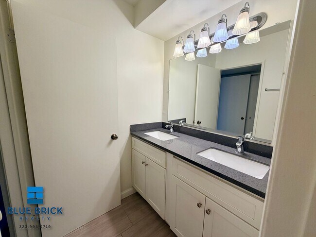 Foto del edificio - 12325 Chandler Blvd