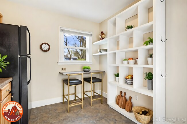 Foto del edificio - Sunny 2-Bedroom Home with Fenced-In Yard a...