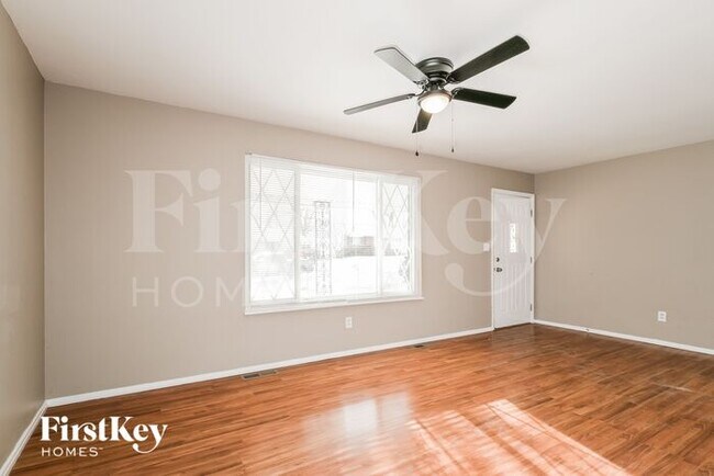 Building Photo - 18 Kingsway Dr