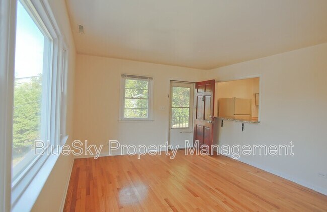 Building Photo - 707 Nelson Dr