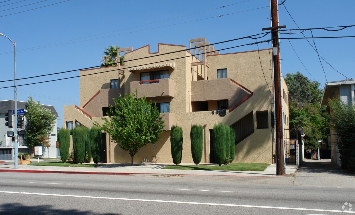 Building Photo - 6158 Fulton Ave
