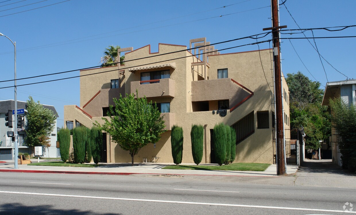 Foto del edificio - 6158 Fulton Ave