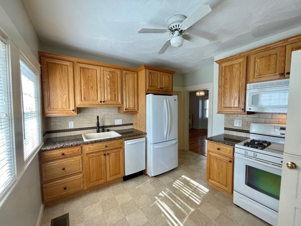 Primary Photo - 222 Holbrook Rd
