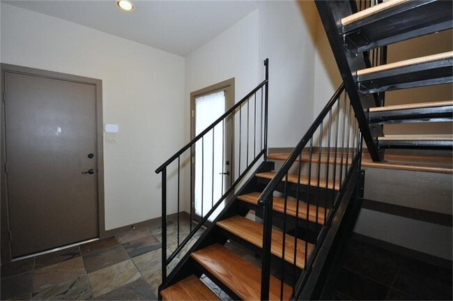 Building Photo - 6118 Hamman St