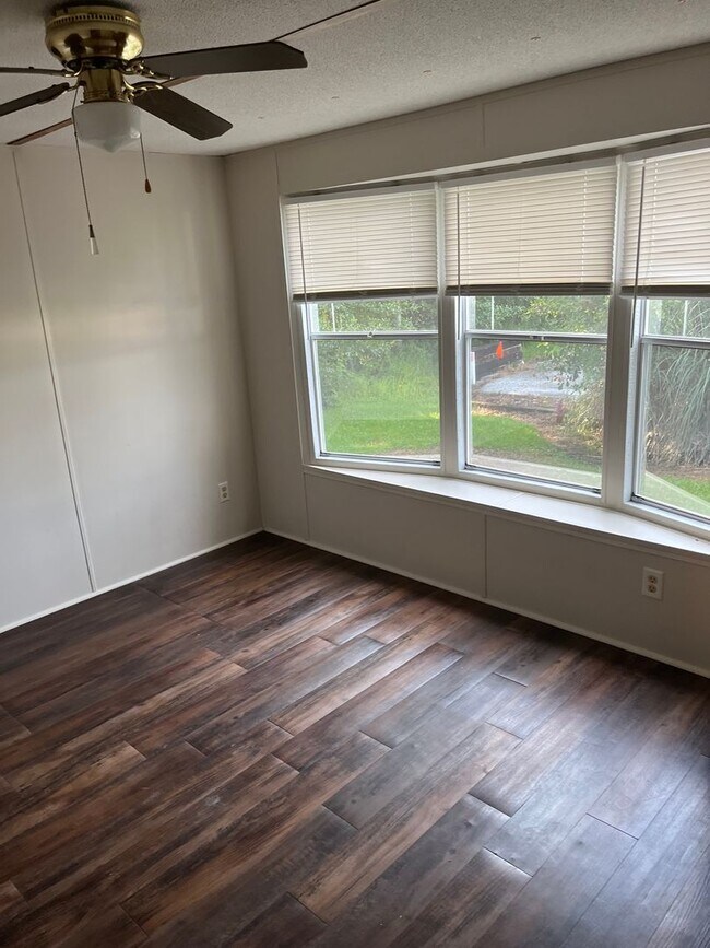Photo - 2 Bed, 2 Bath Mobile Home Available Now!