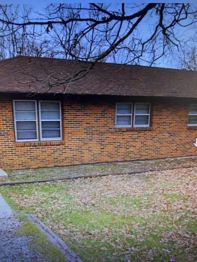 Primary Photo - 1904 N Creasy Springs Rd