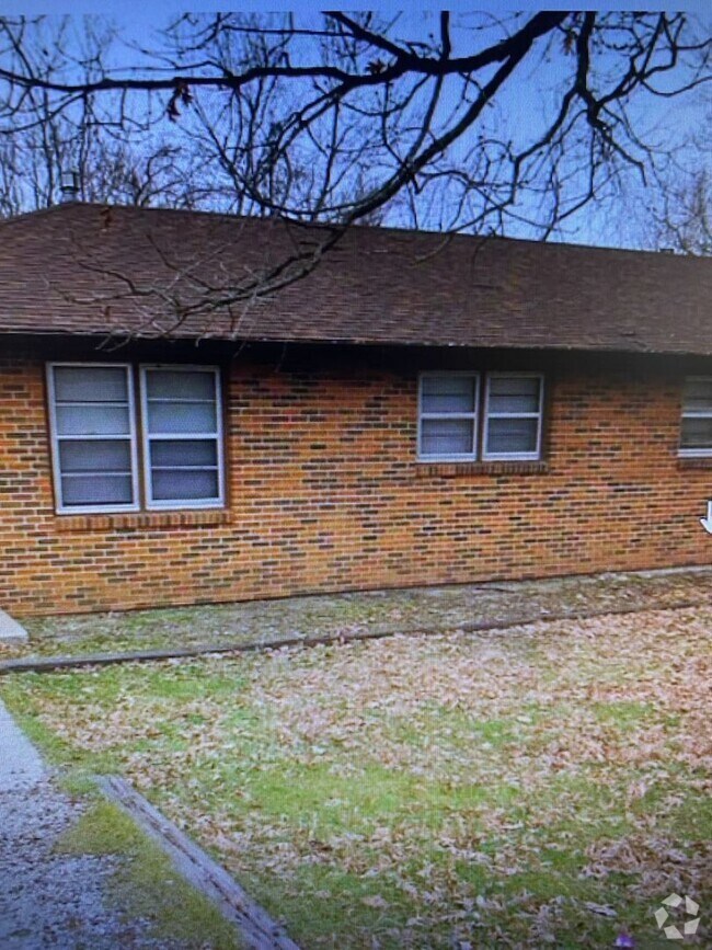 Building Photo - 1904 N Creasy Springs Rd