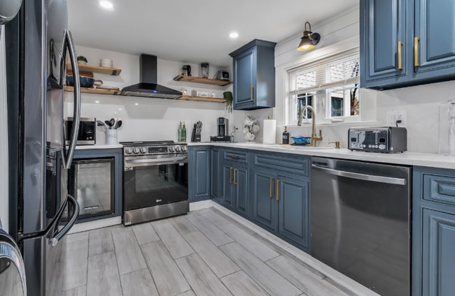 Building Photo - 575 Prospect St