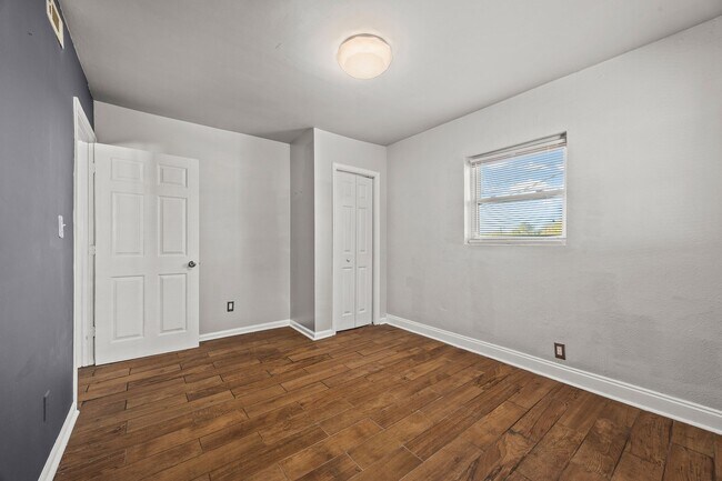 Dormitorio - 692 Smith St SW