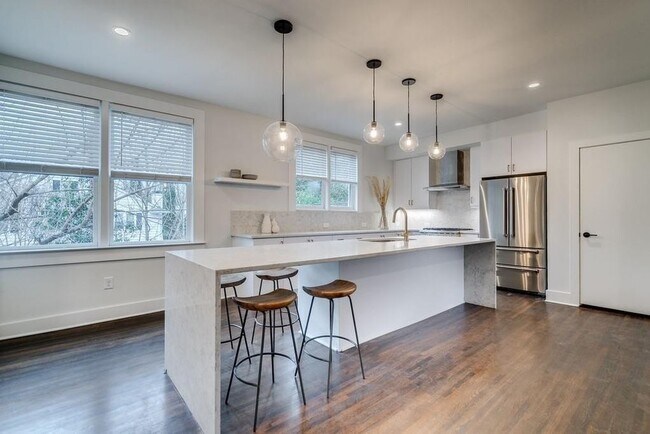 Foto del edificio - 120 Peachtree Memorial Dr NW