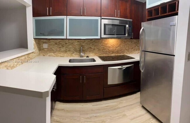 Foto del edificio - 3225 Bird Ave