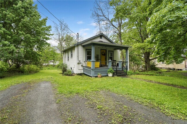Building Photo - 570 Spencer Rd
