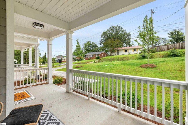 Foto del edificio - 570 Lowndes Hill Rd