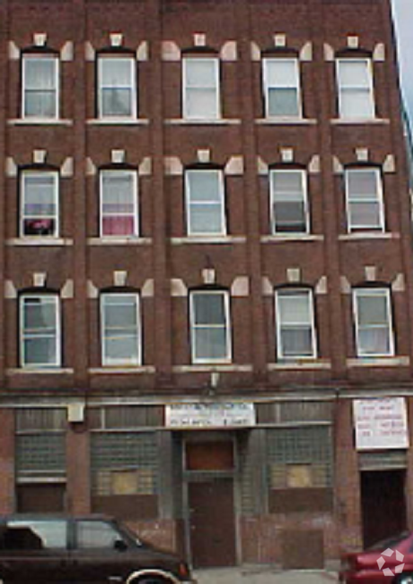 Building Photo - 679-681 High St