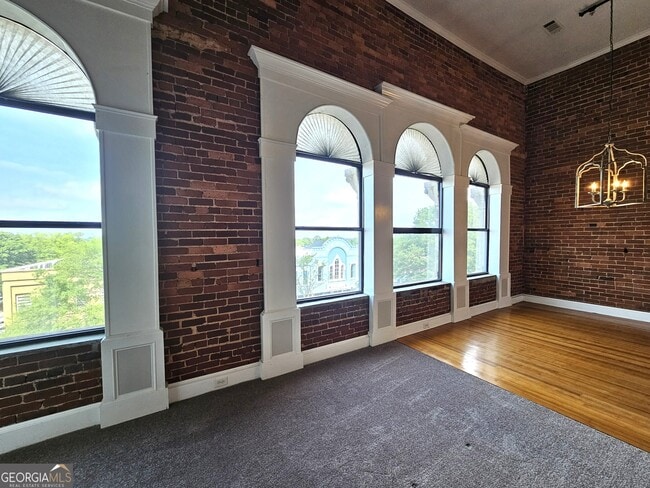 Foto del edificio - 102 N Hill St