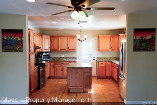 Foto del edificio - 4 br, 3 bath House - 17148 Saticoy st.