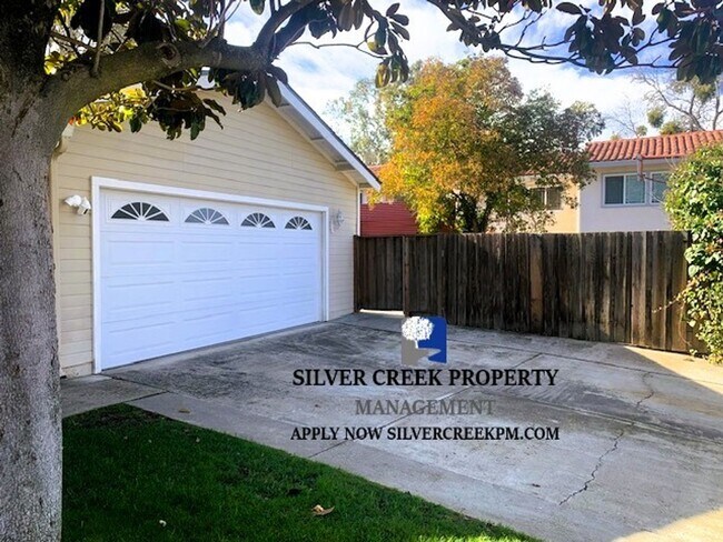 Building Photo - Solar-Powered Pleasanton House with Side A...