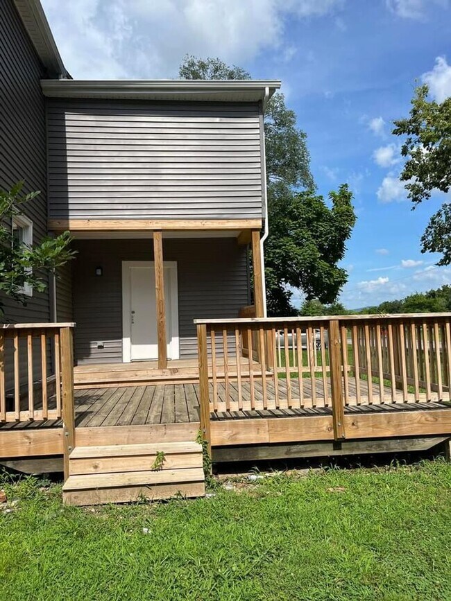 Photo - 401 Hanover Ave NW House