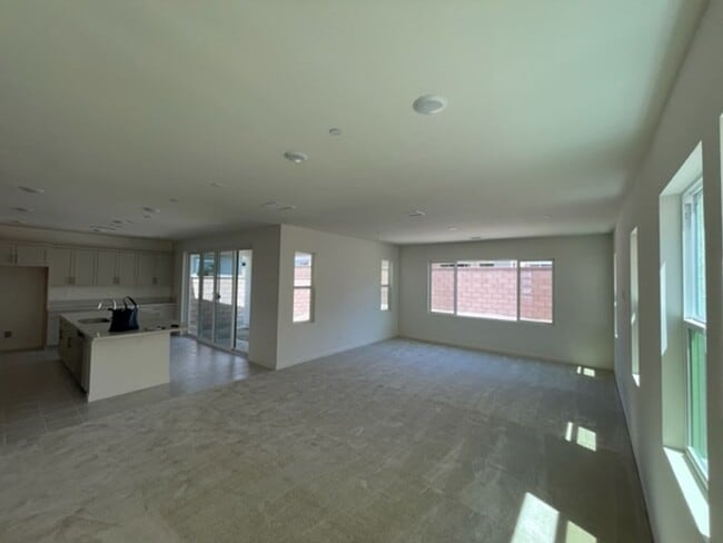 Building Photo - GORGEOUS NEWER CONTSTRUCTION 4+2 ONTARIO R...
