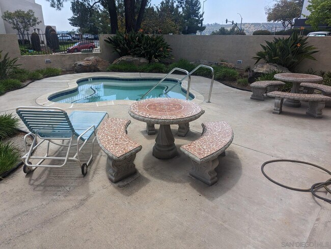 Building Photo - 7845 Golfcrest Dr