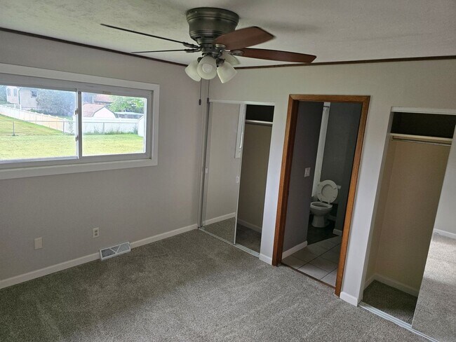 Building Photo - 3 Bedroom, 2 Bathroom Home