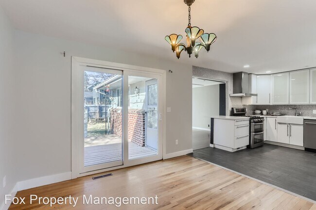 Foto del edificio - 5 br, 2 bath House - 3135 Fremont Street