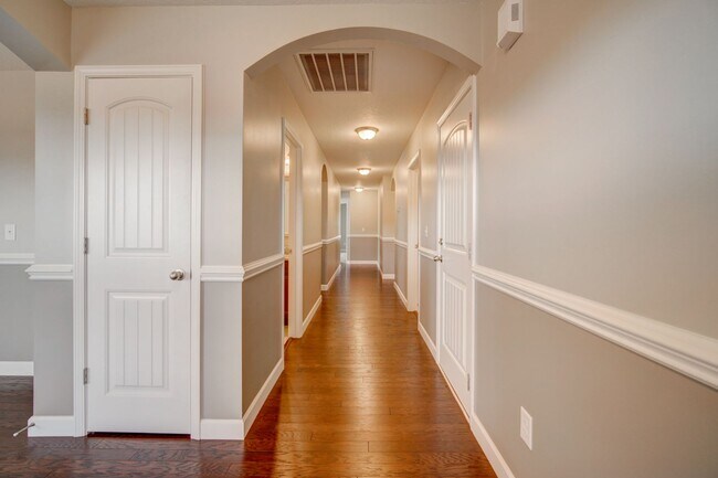 Foto del edificio - 732 Shelburne Ln