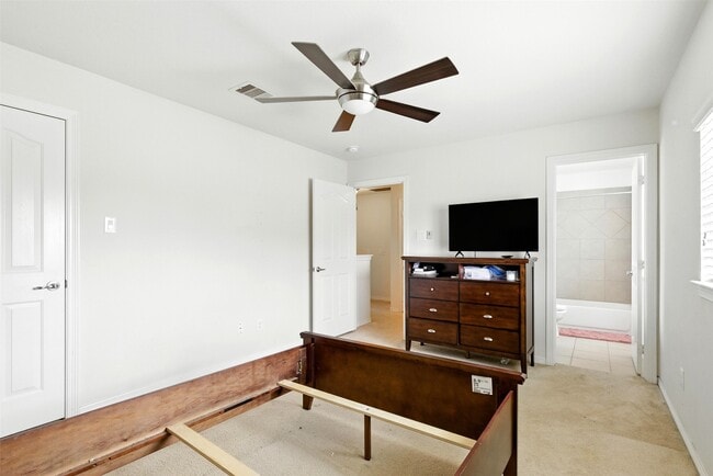 Building Photo - 8904 Clovermist Dr