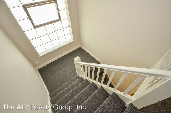 Building Photo - 335-339 N Yale Ave