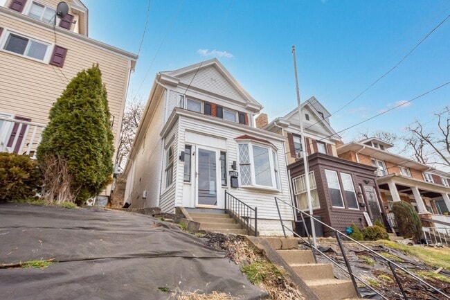 Foto del edificio - Gorgeous 3 bedroom home in Brookline avail...