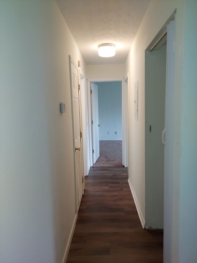 Building Photo - Conveniently Located Affordable Condo For Rent