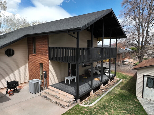 Building Photo - 399 Westview Dr